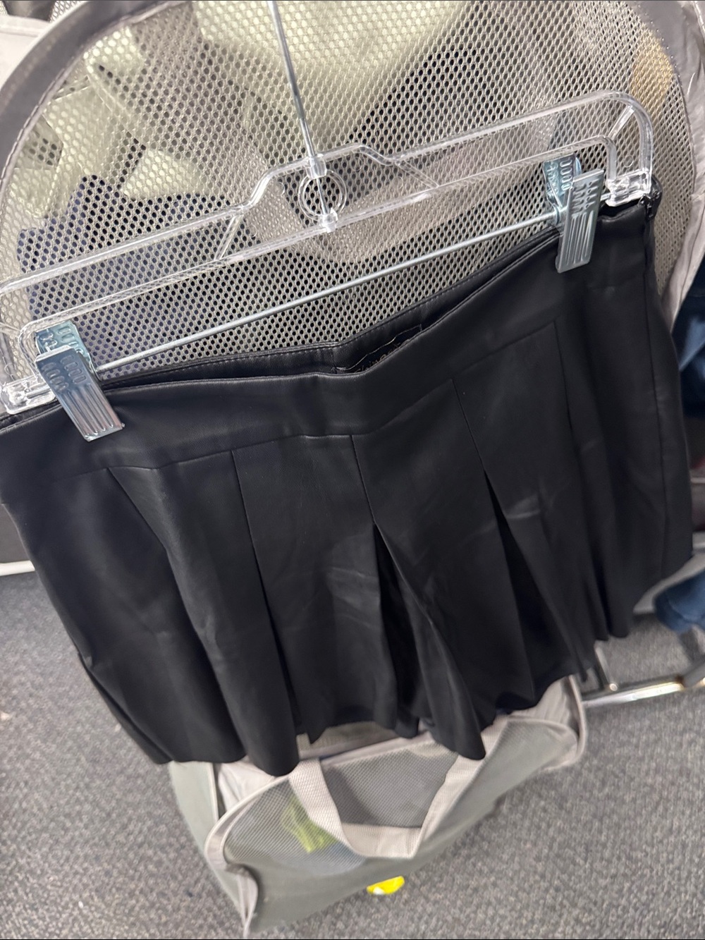 Shinestar faux leather skirt small // 100240